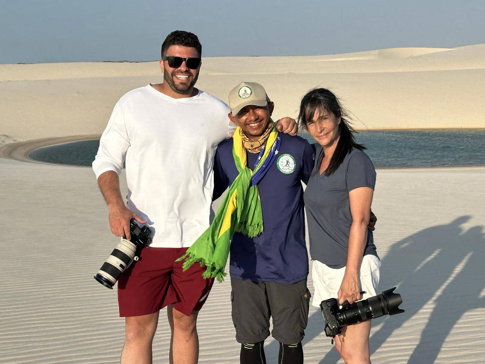 Vitor Lindo with fellow photographers among the dunes and lagoons of Lençóis Maranhenses